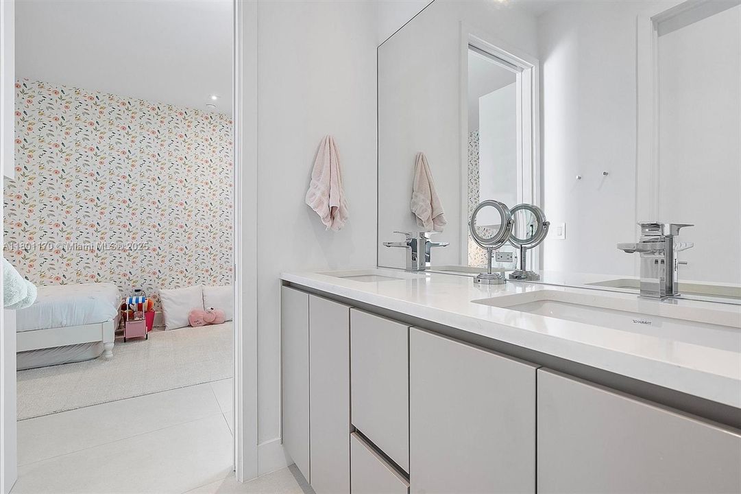 For Sale: $8,700,000 (5 beds, 4 baths, 0 Square Feet)
