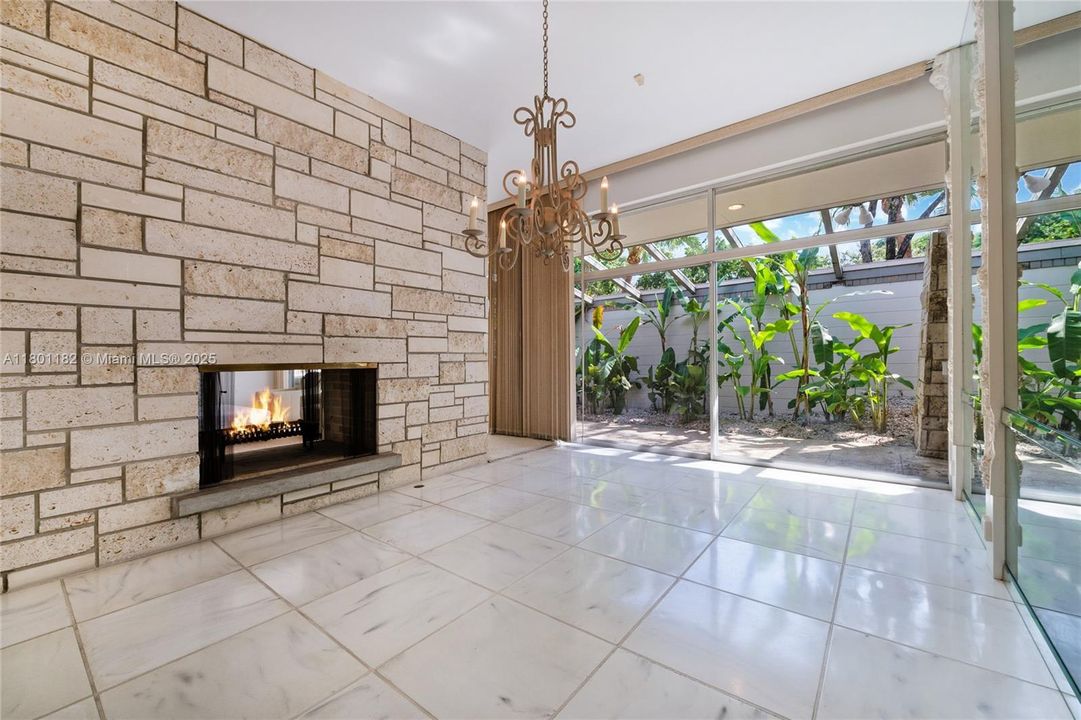 Active With Contract: $9,995,000 (5 beds, 3 baths, 3762 Square Feet)