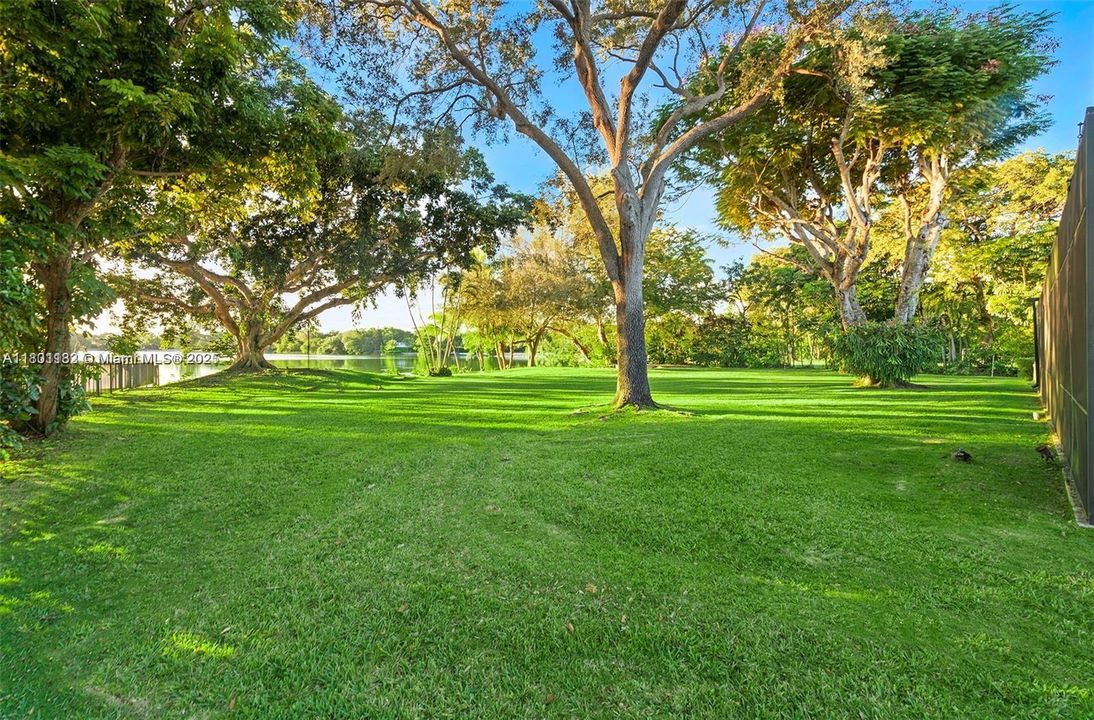 Active With Contract: $9,995,000 (5 beds, 3 baths, 3762 Square Feet)