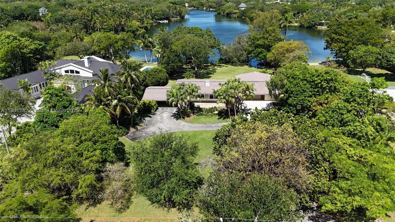 Active With Contract: $9,995,000 (5 beds, 3 baths, 3762 Square Feet)