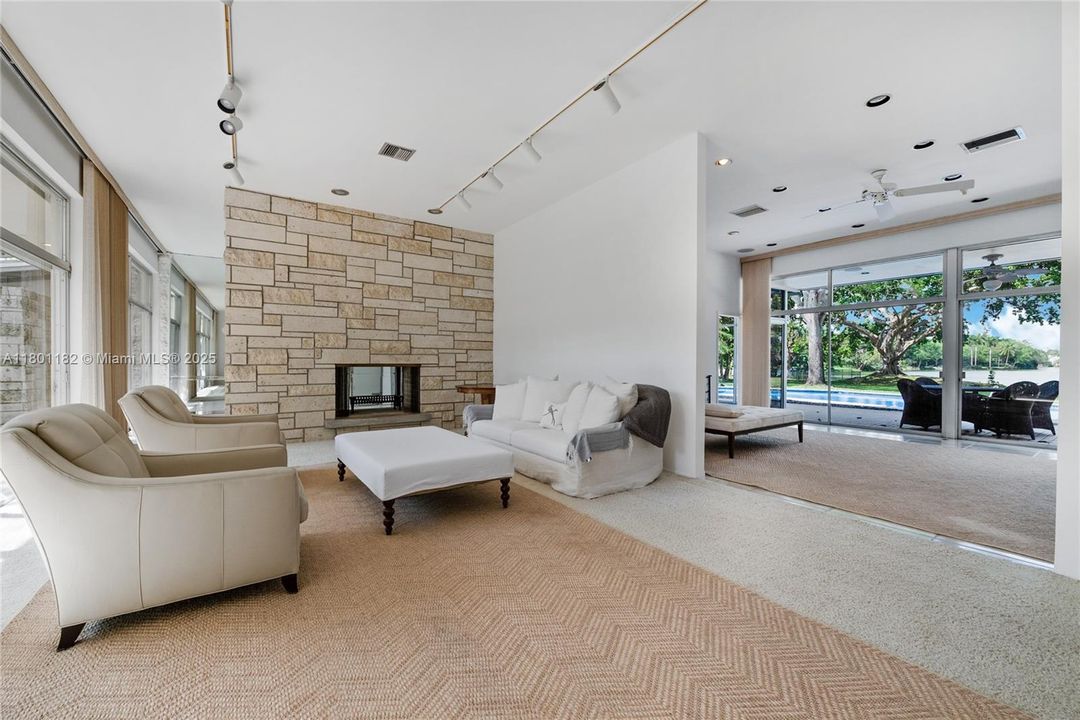 Active With Contract: $9,995,000 (5 beds, 3 baths, 3762 Square Feet)