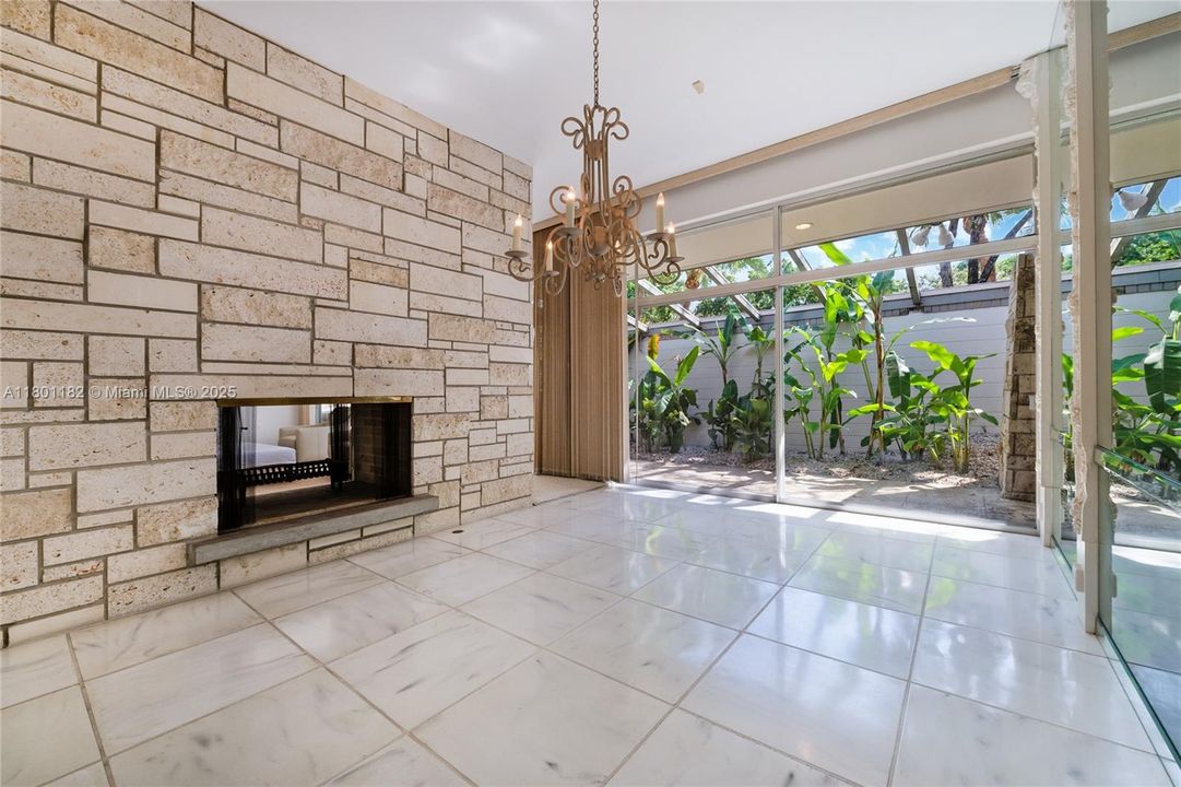 Active With Contract: $9,995,000 (5 beds, 3 baths, 3762 Square Feet)