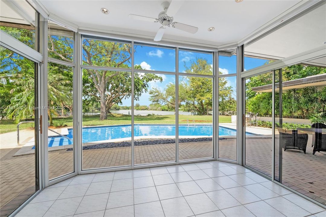 Active With Contract: $9,995,000 (5 beds, 3 baths, 3762 Square Feet)