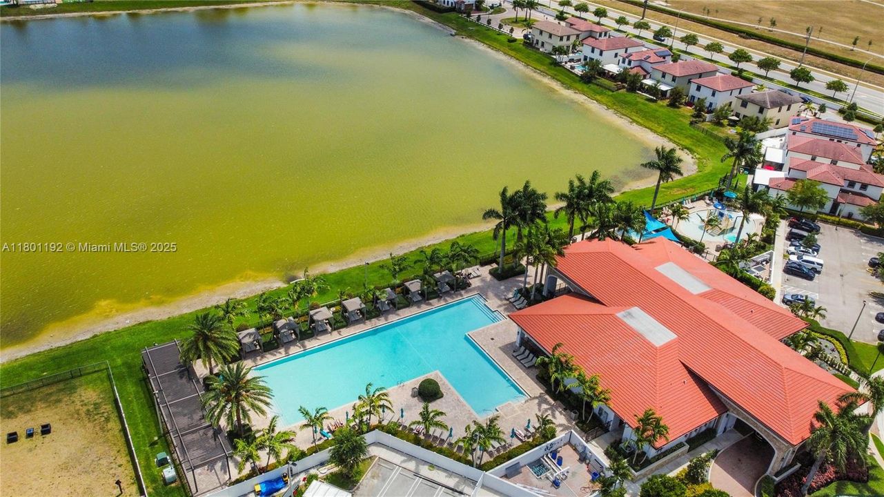 Recently Sold: $499,000 (3 beds, 2 baths, 1540 Square Feet)