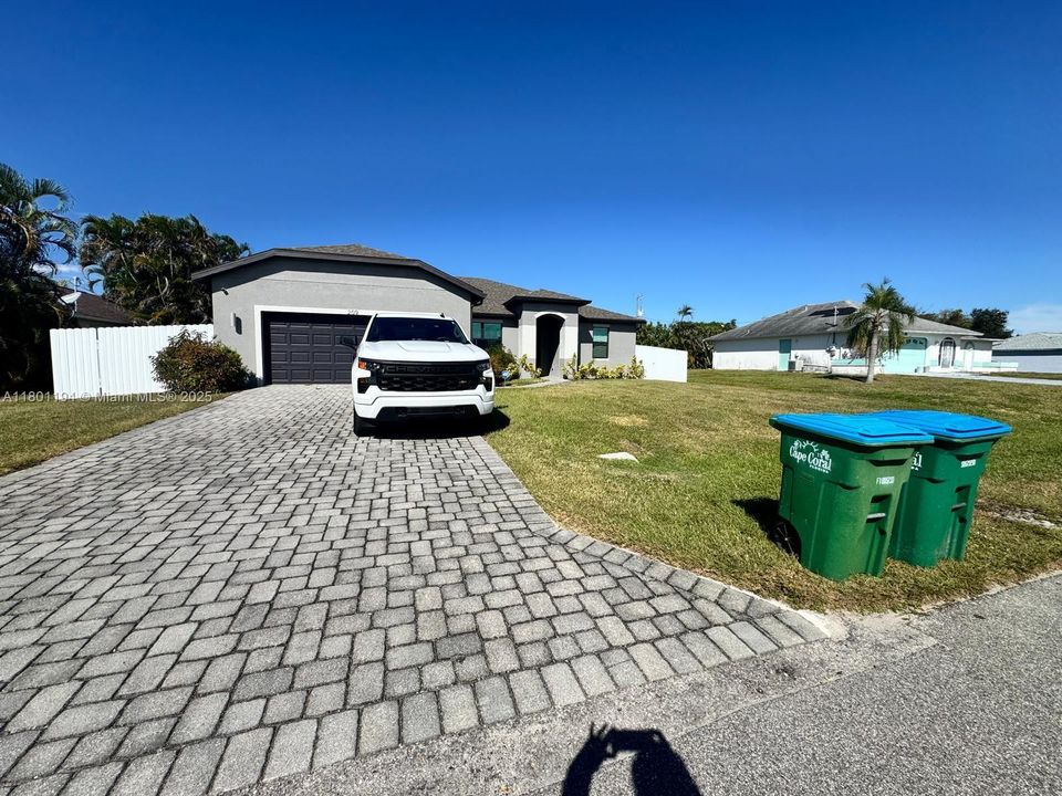 For Rent: $3,500 (4 beds, 2 baths, 1980 Square Feet)