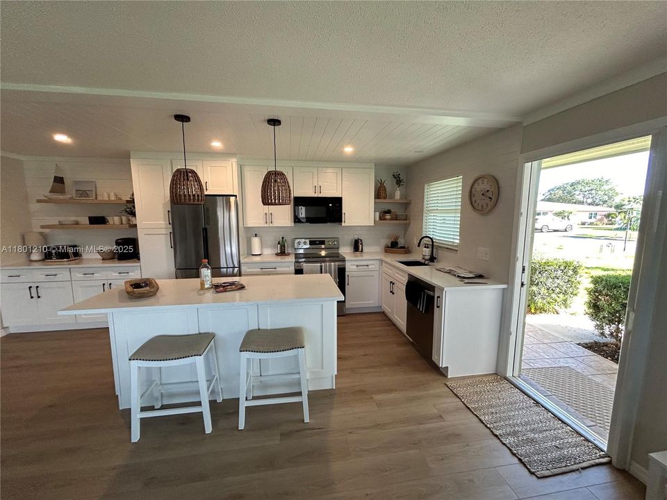 Vendido Recientemente: $264,000 (2 camas, 2 baños, 1104 Pies cuadrados)