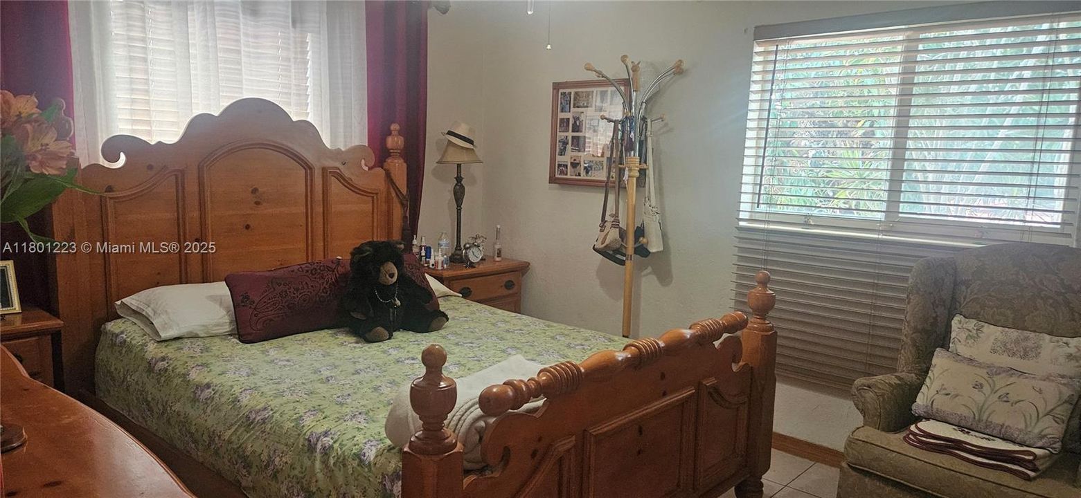 最近售出: $490,000 (2 贝兹, 1 浴室, 888 平方英尺)