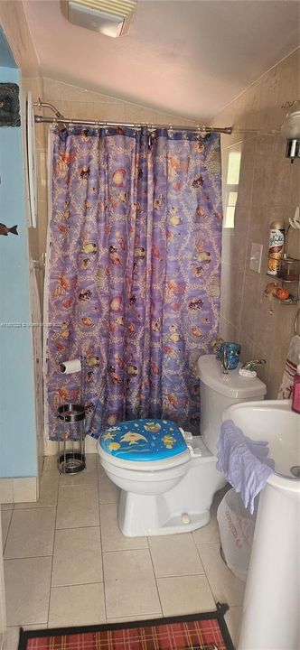 最近售出: $490,000 (2 贝兹, 1 浴室, 888 平方英尺)