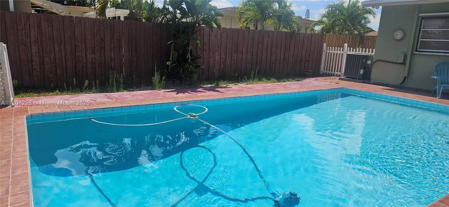 最近售出: $490,000 (2 贝兹, 1 浴室, 888 平方英尺)