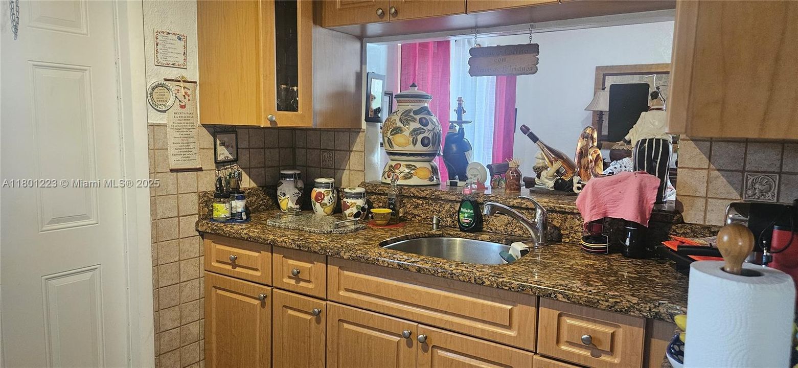 最近售出: $490,000 (2 贝兹, 1 浴室, 888 平方英尺)