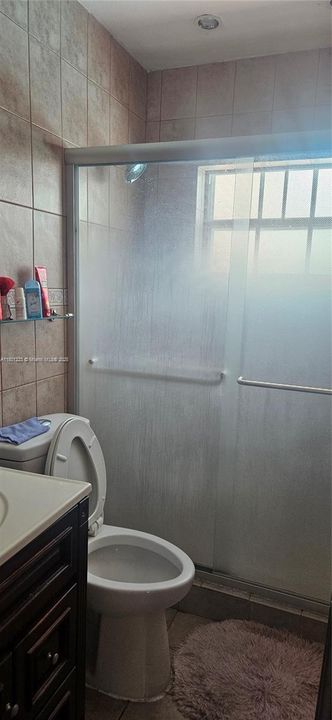 最近售出: $490,000 (2 贝兹, 1 浴室, 888 平方英尺)