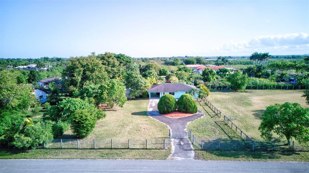 Vendido Recientemente: $789,900 (2 camas, 2 baños, 1386 Pies cuadrados)