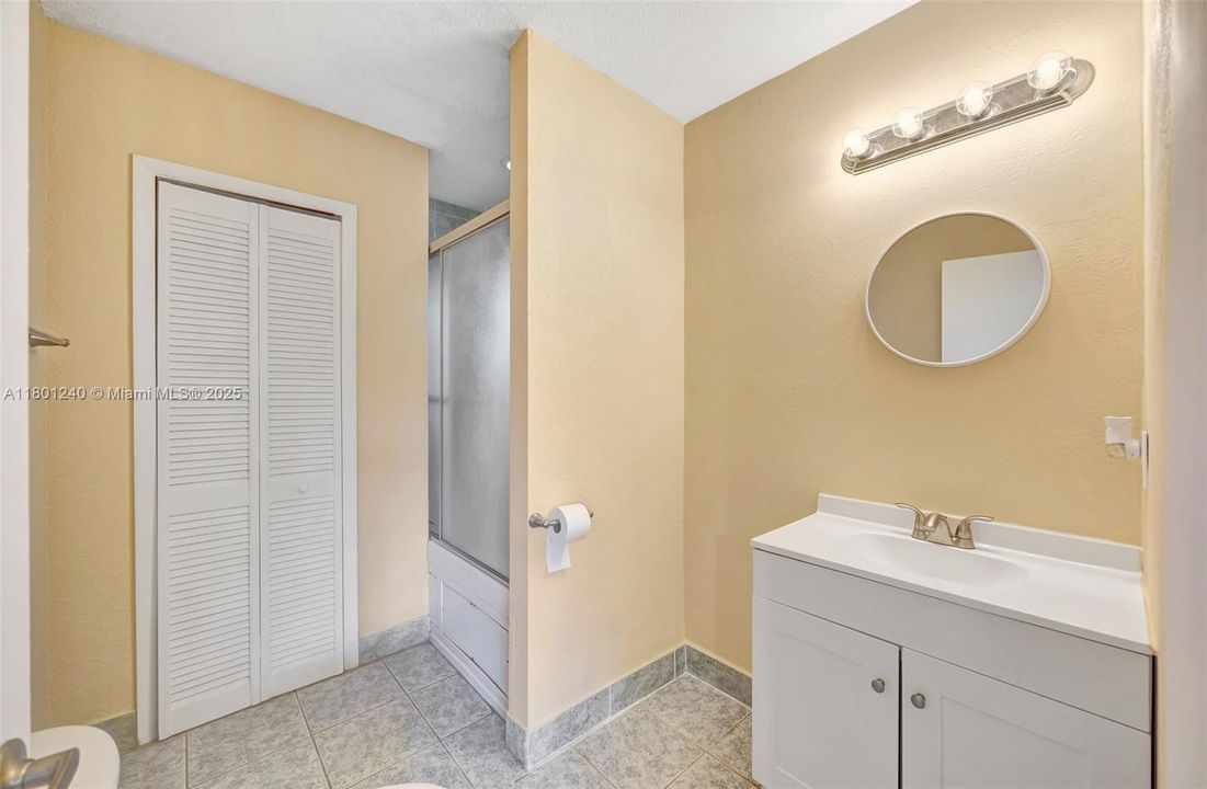 Vendido Recientemente: $789,900 (2 camas, 2 baños, 1386 Pies cuadrados)