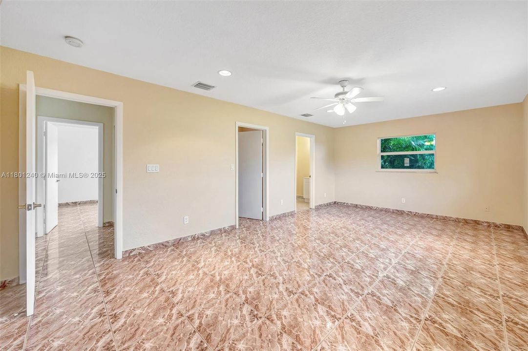 Vendido Recientemente: $789,900 (2 camas, 2 baños, 1386 Pies cuadrados)