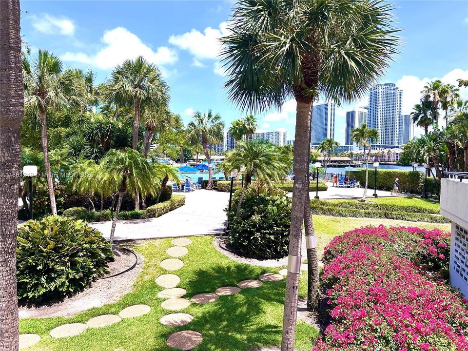 For Sale: $390,000 (2 beds, 2 baths, 1400 Square Feet)