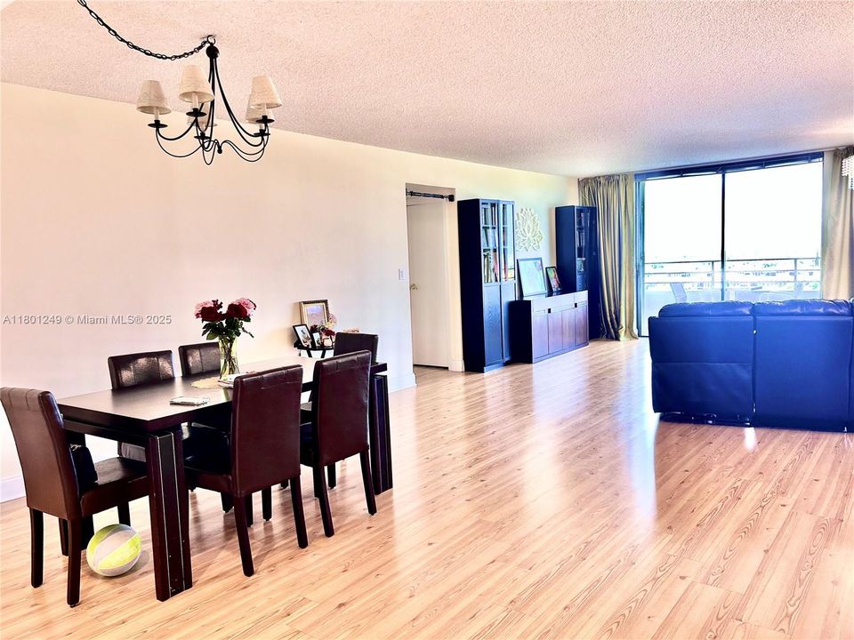 For Sale: $390,000 (2 beds, 2 baths, 1400 Square Feet)