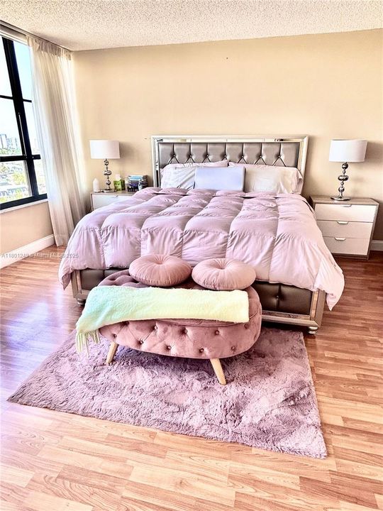 For Sale: $390,000 (2 beds, 2 baths, 1400 Square Feet)