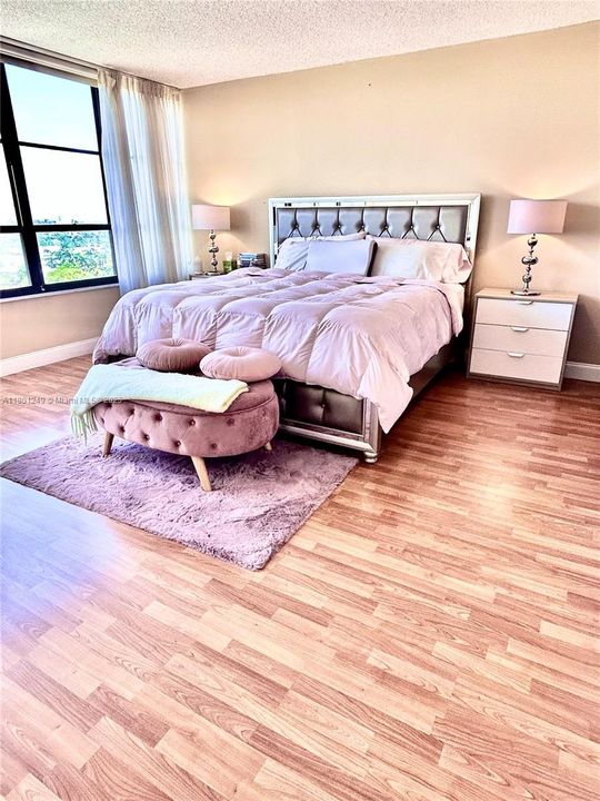 For Sale: $390,000 (2 beds, 2 baths, 1400 Square Feet)