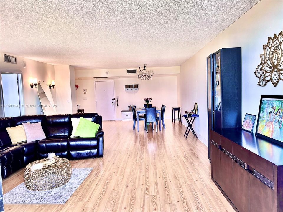 For Sale: $390,000 (2 beds, 2 baths, 1400 Square Feet)