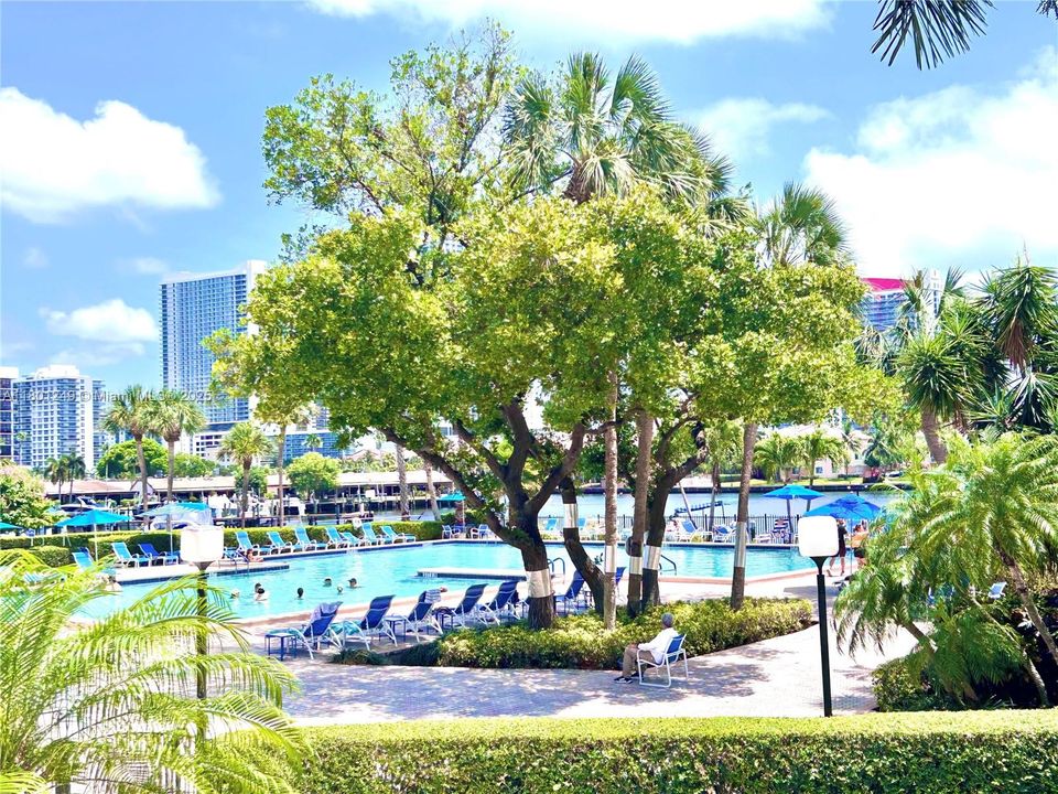 For Sale: $390,000 (2 beds, 2 baths, 1400 Square Feet)