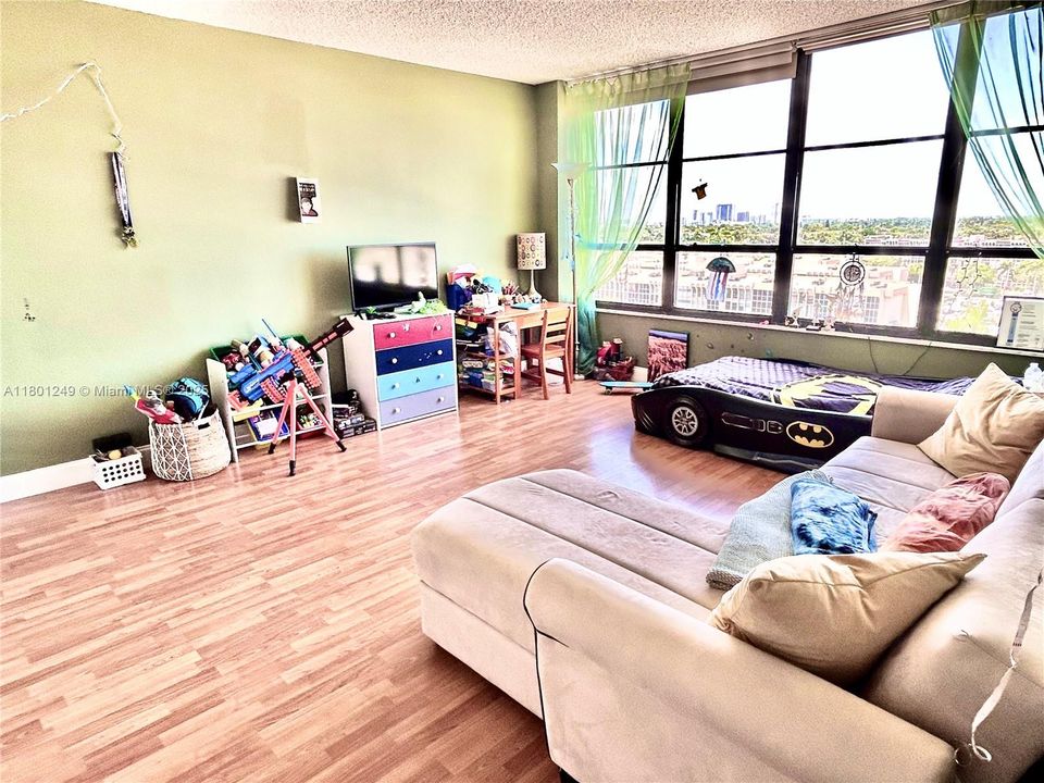 For Sale: $390,000 (2 beds, 2 baths, 1400 Square Feet)