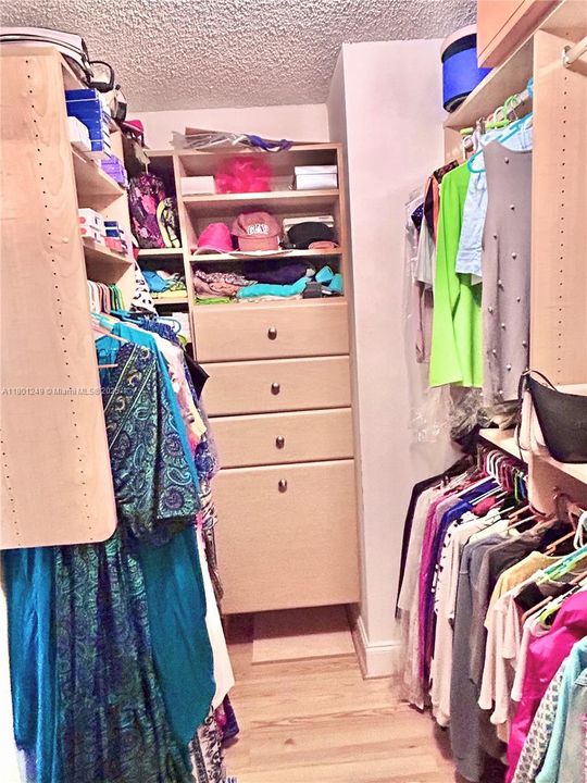 For Sale: $390,000 (2 beds, 2 baths, 1400 Square Feet)