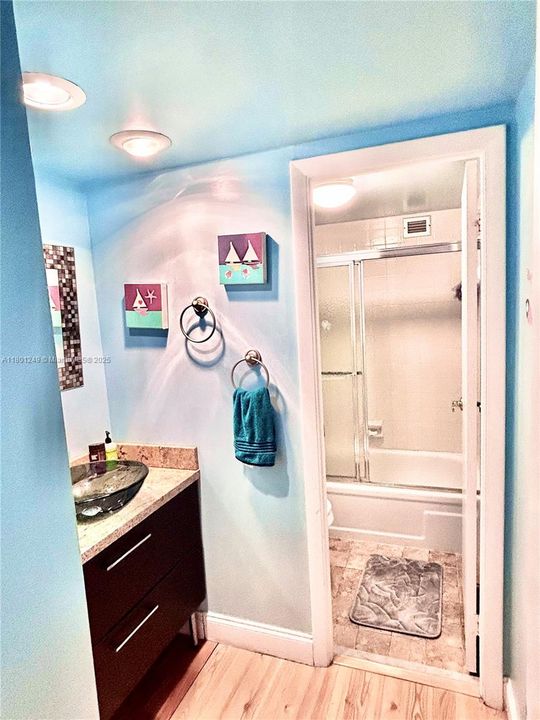 For Sale: $390,000 (2 beds, 2 baths, 1400 Square Feet)