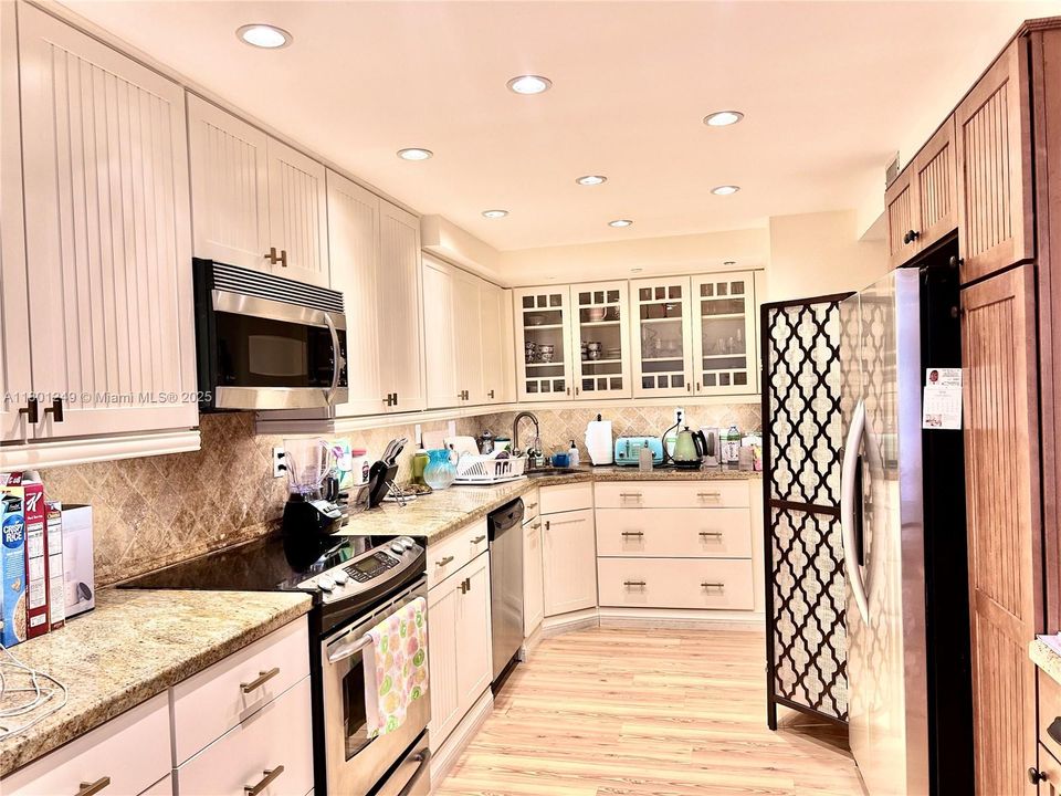 For Sale: $390,000 (2 beds, 2 baths, 1400 Square Feet)