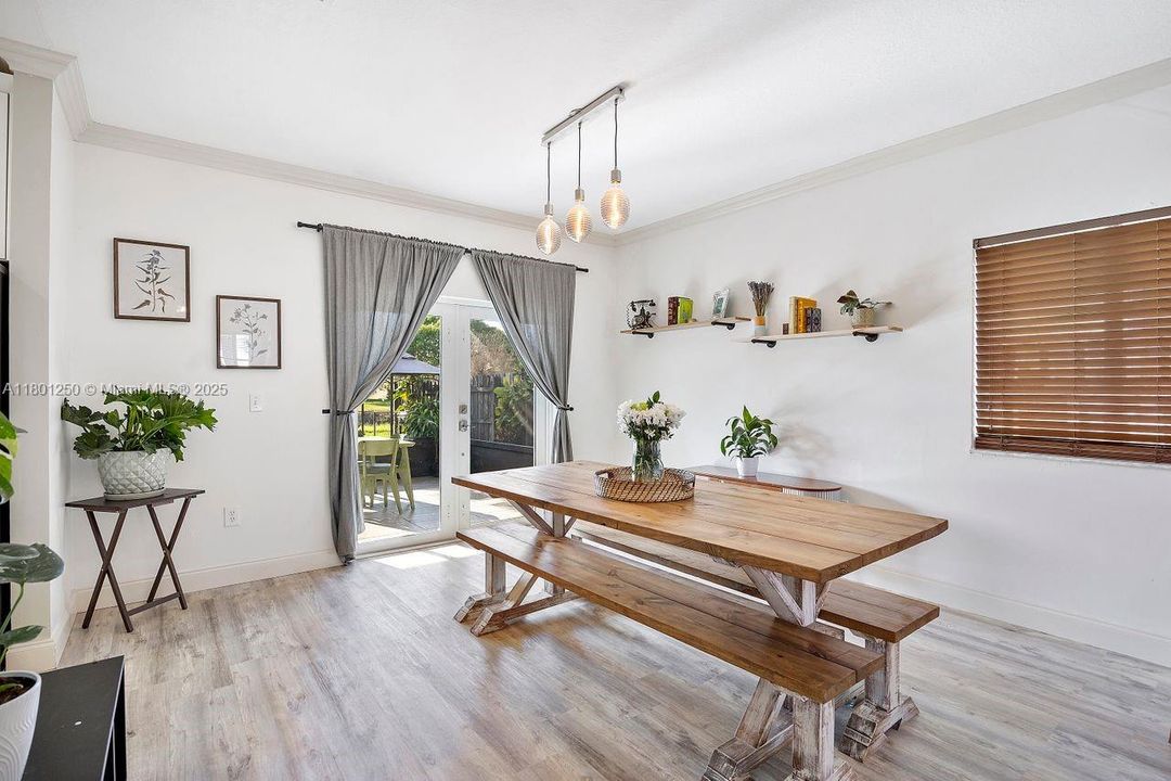 Recently Sold: $443,000 (3 beds, 2 baths, 1507 Square Feet)