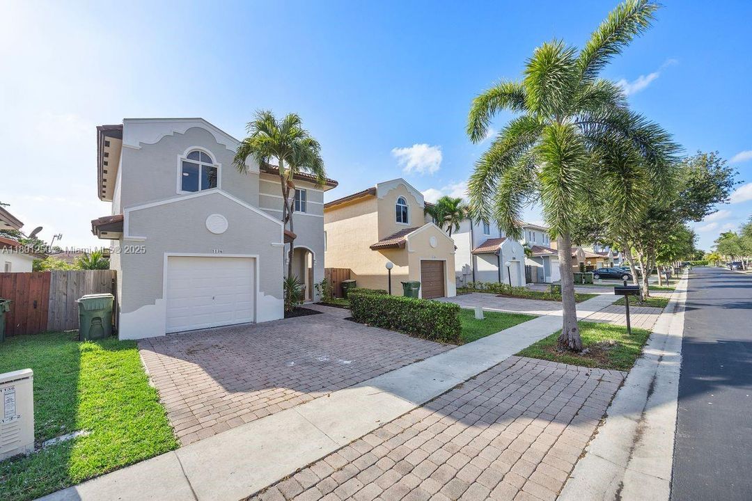 Recently Sold: $443,000 (3 beds, 2 baths, 1507 Square Feet)