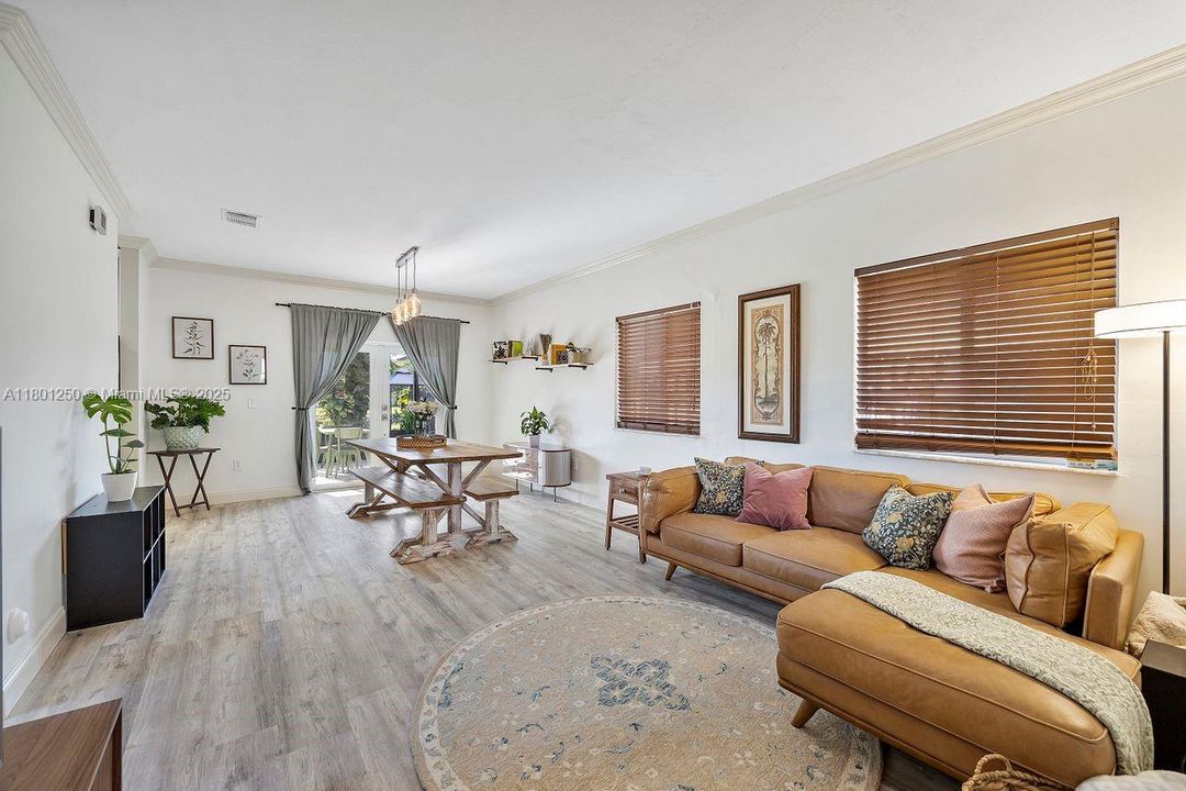 Recently Sold: $443,000 (3 beds, 2 baths, 1507 Square Feet)