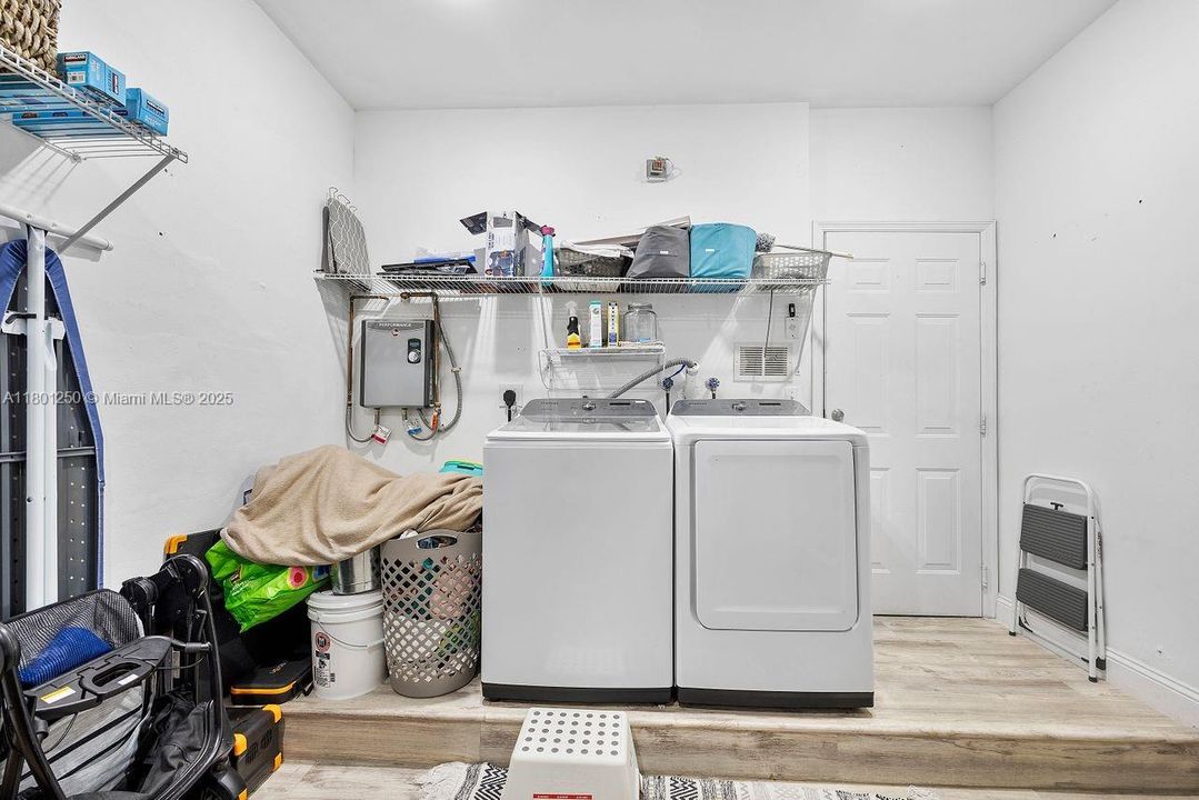 Recently Sold: $443,000 (3 beds, 2 baths, 1507 Square Feet)