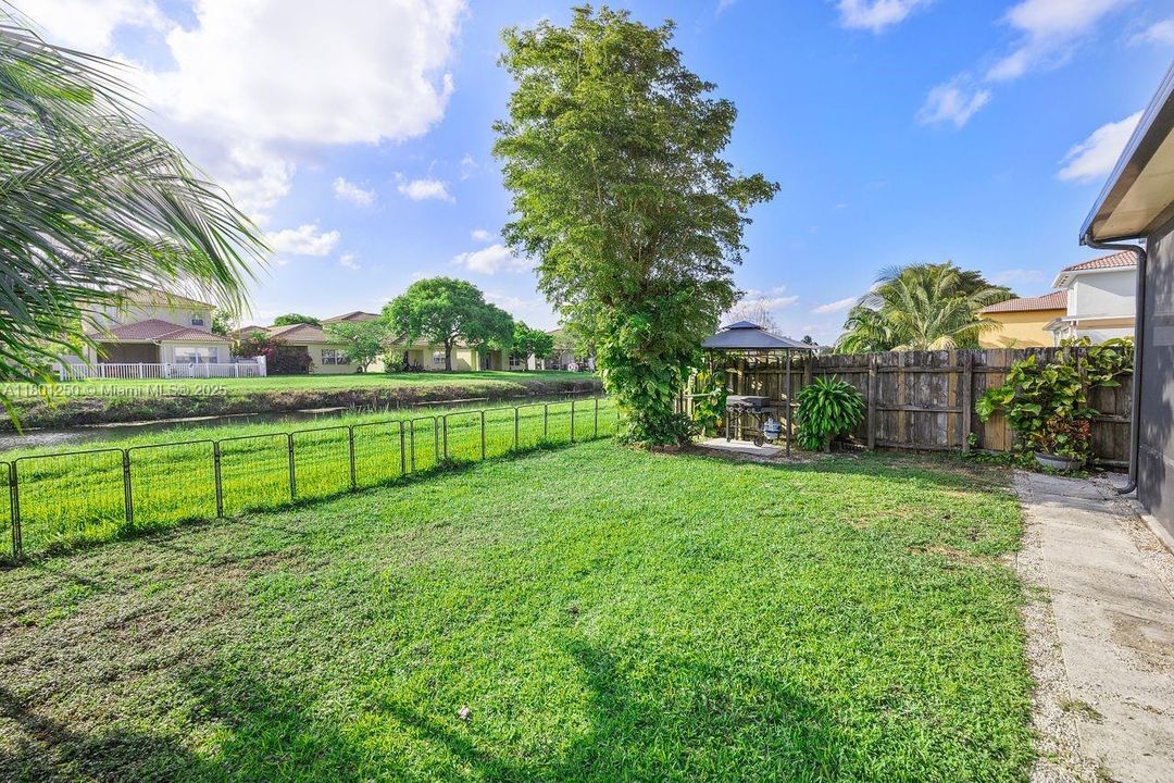 Recently Sold: $443,000 (3 beds, 2 baths, 1507 Square Feet)