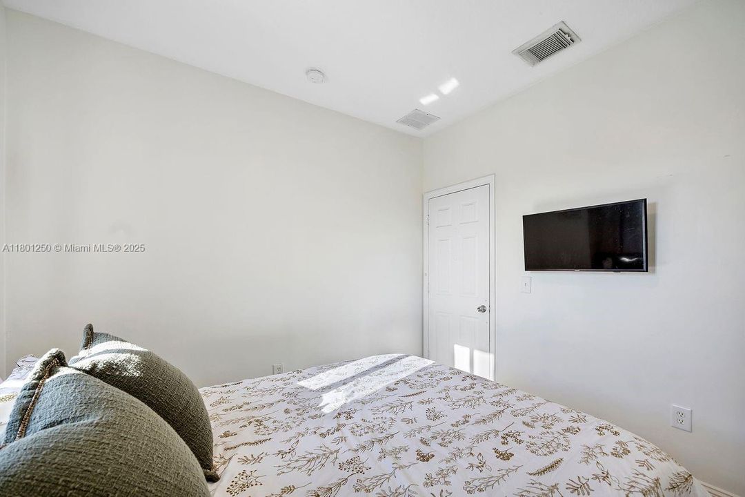 Recently Sold: $443,000 (3 beds, 2 baths, 1507 Square Feet)