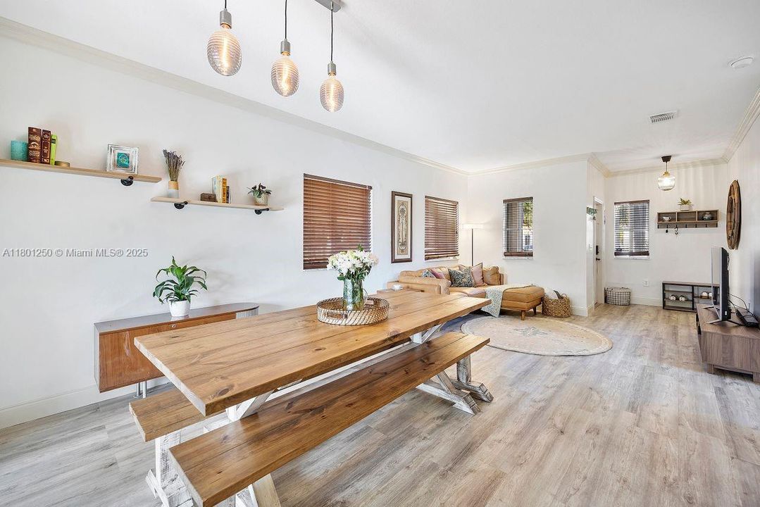 Recently Sold: $443,000 (3 beds, 2 baths, 1507 Square Feet)