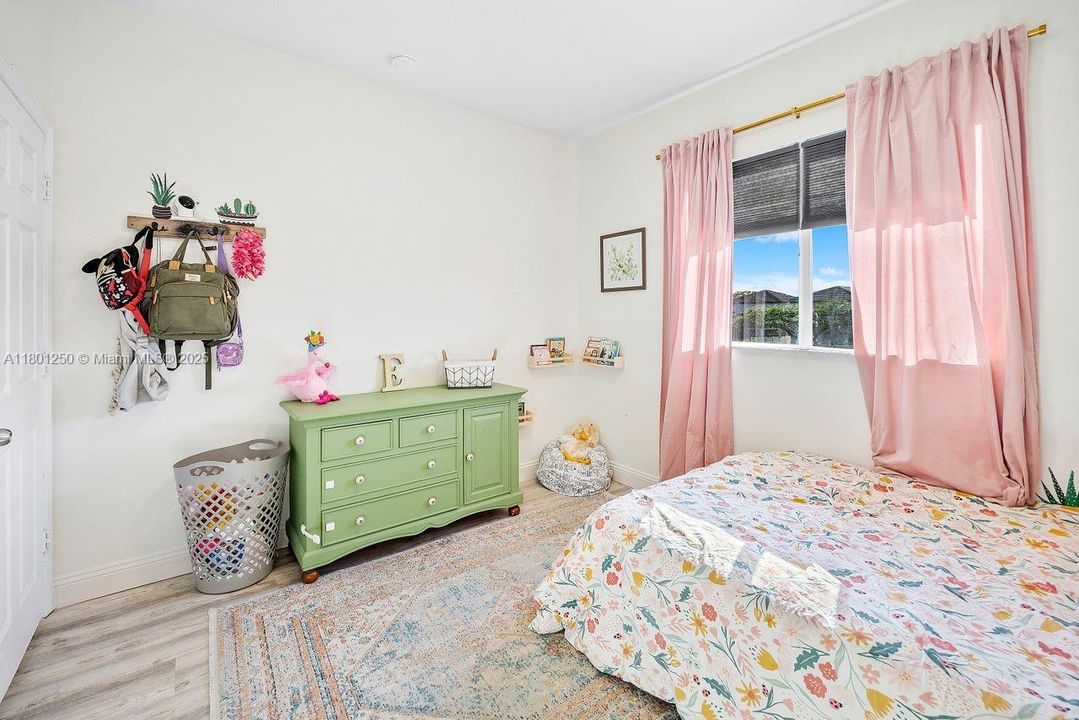 Recently Sold: $443,000 (3 beds, 2 baths, 1507 Square Feet)