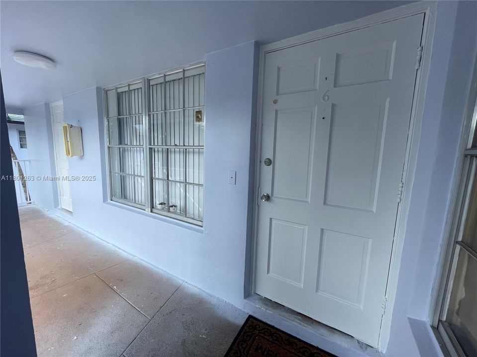 待售: $239,999 (2 贝兹, 1 浴室, 830 平方英尺)