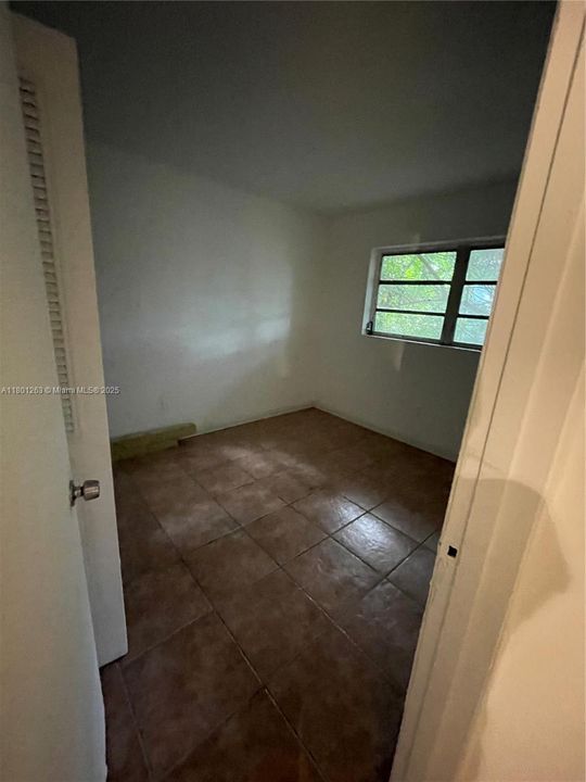 待售: $239,999 (2 贝兹, 1 浴室, 830 平方英尺)