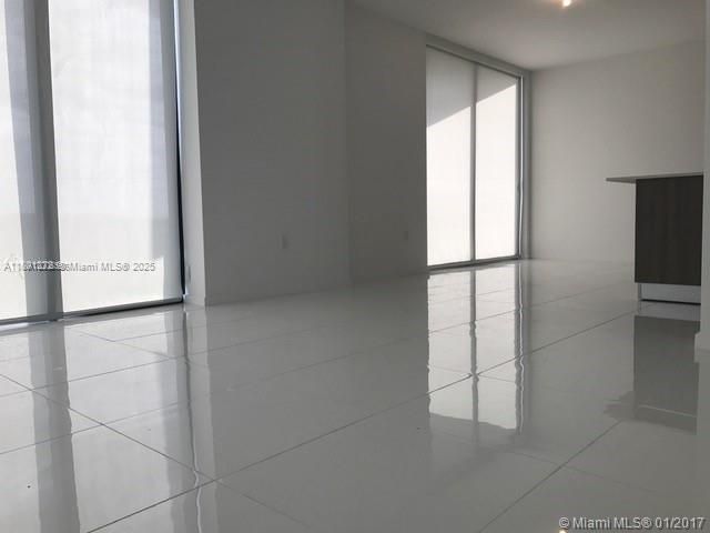 Recently Rented: $3,200 (2 beds, 2 baths, 1030 Square Feet)