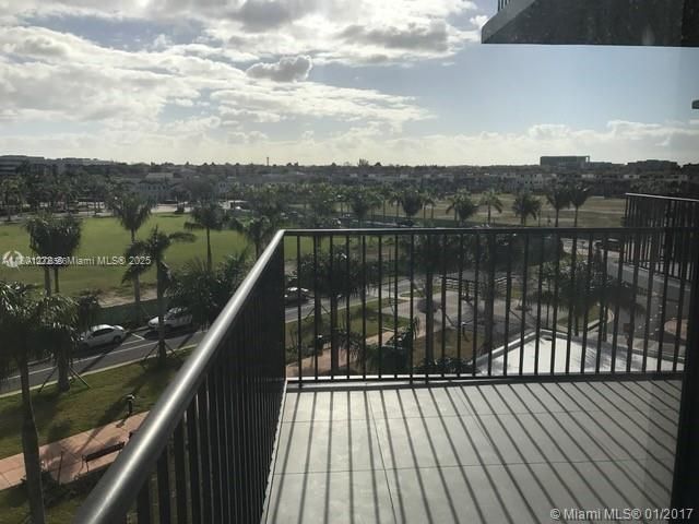 Recently Rented: $3,200 (2 beds, 2 baths, 1030 Square Feet)