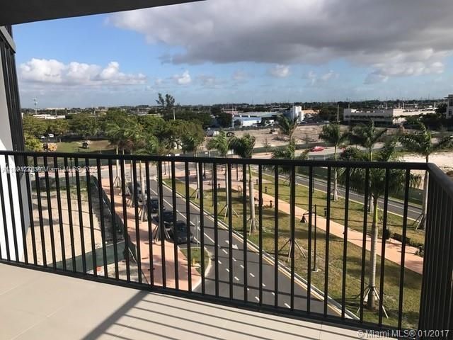 Recently Rented: $3,200 (2 beds, 2 baths, 1030 Square Feet)