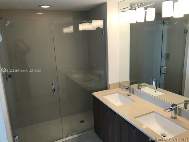 Recently Rented: $3,200 (2 beds, 2 baths, 1030 Square Feet)