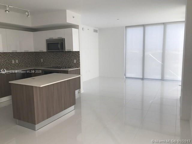 Recently Rented: $3,200 (2 beds, 2 baths, 1030 Square Feet)