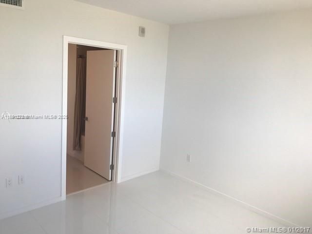 Recently Rented: $3,200 (2 beds, 2 baths, 1030 Square Feet)