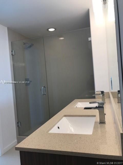 Recently Rented: $3,200 (2 beds, 2 baths, 1030 Square Feet)