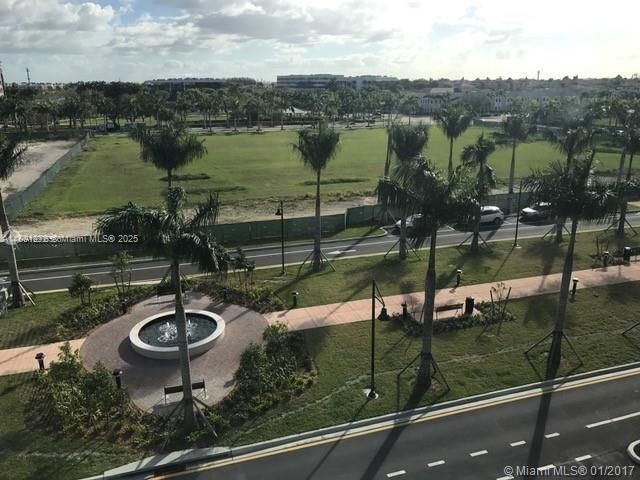 Recently Rented: $3,200 (2 beds, 2 baths, 1030 Square Feet)