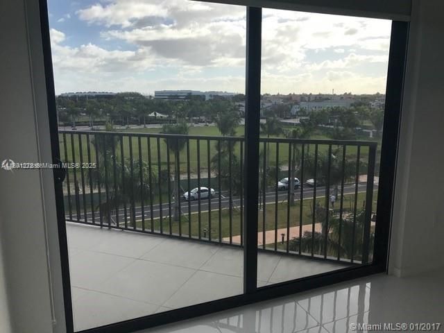 Recently Rented: $3,200 (2 beds, 2 baths, 1030 Square Feet)