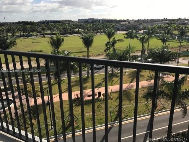 Recently Rented: $3,200 (2 beds, 2 baths, 1030 Square Feet)