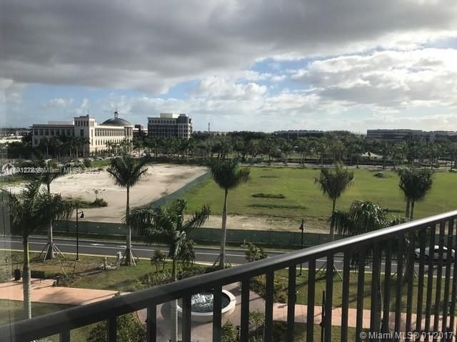 Recently Rented: $3,200 (2 beds, 2 baths, 1030 Square Feet)