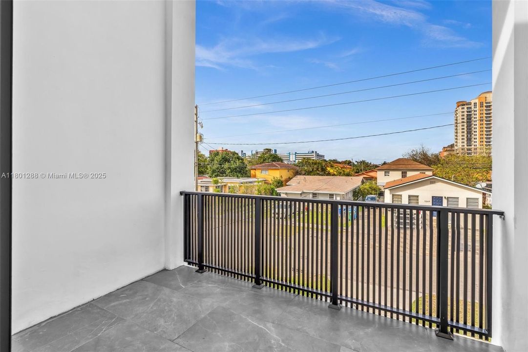 Recently Sold: $1,099,000 (3 beds, 3 baths, 1968 Square Feet)